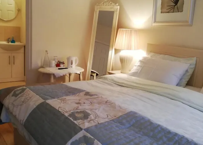 The Vee Guest 3*