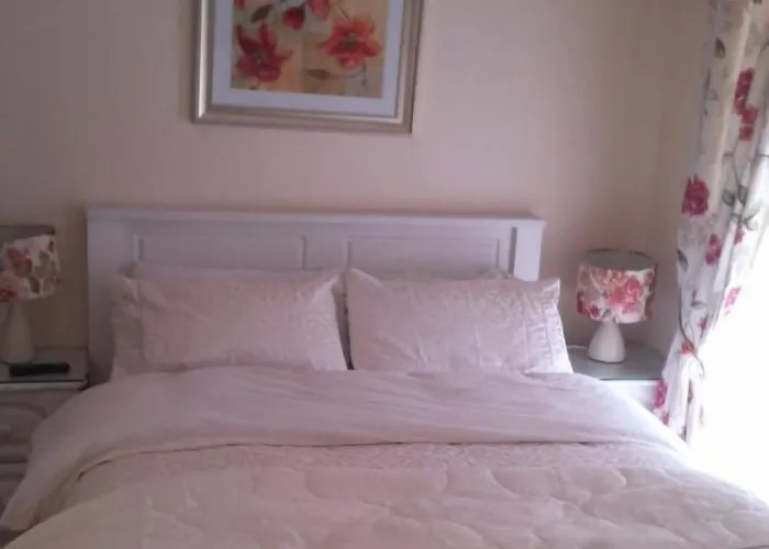 The Vee Guest Вотафорд